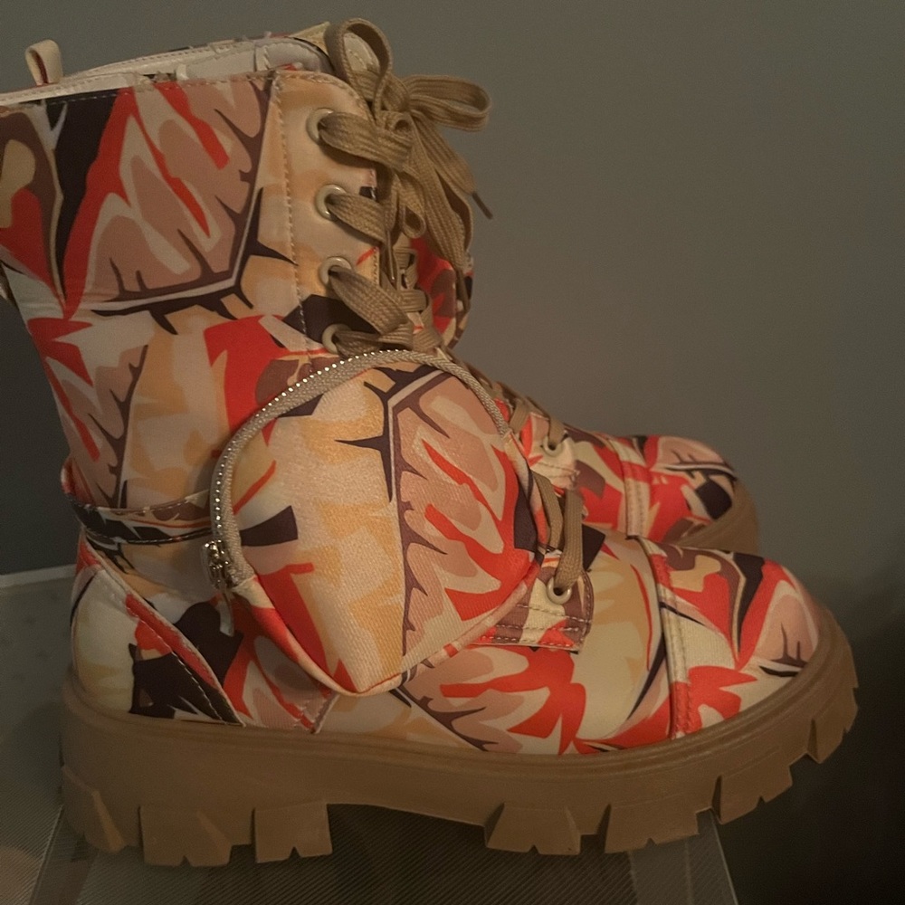Cape Robbin Monalisa Combat Boots for Women with Side Zipper and Pouch